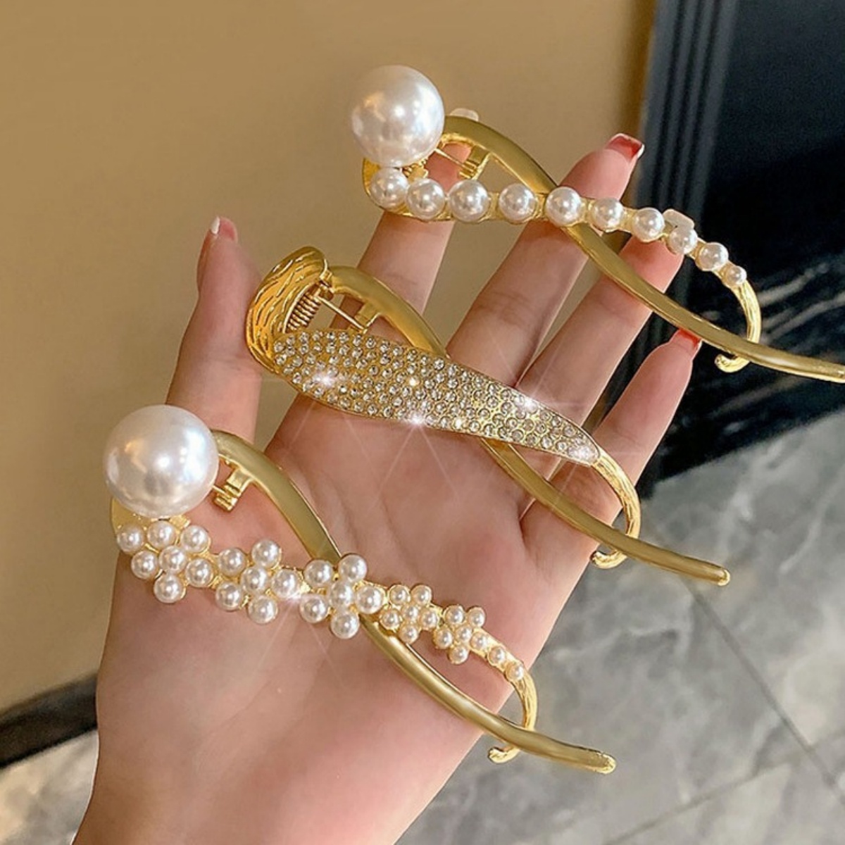 エレガントなグリッターパールヘアクリップ レディース トレン - Korean Women Lifestyle のレビューと価格